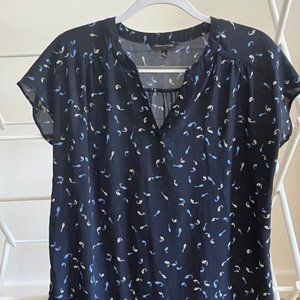 Banana Republic Shark Pattern Blouse in Navy Blue in Size Small